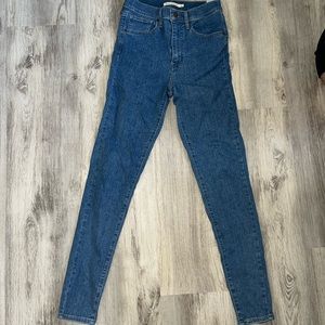Levi: Mile High Super Skinny size: 27